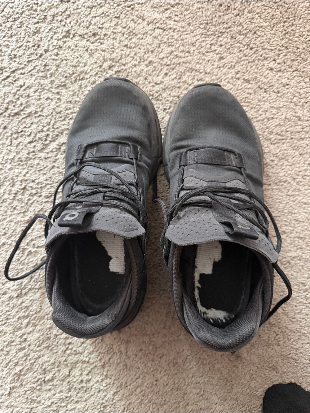 On Running Men's/Women's Black Athletic Running Shoes - Picture 4 of 4